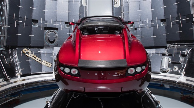 Elon Musk'tan bir çılgınlık daha: Tesla Roadster Mars'a gidiyor!