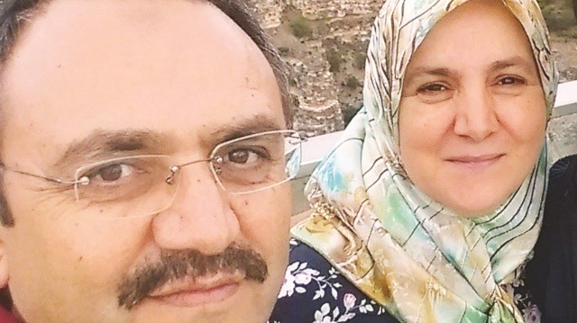Ekipler, üniversite sınavına hazırlanan Fatih Alim Metin'in, öğretmen babası ve emekli öğretmen annesini öldürdükten sonra intihar ettiğini belirledi. 