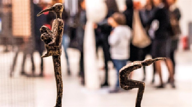 “Derin Uykusuzluk” sergisi UNIQ İstanbul’daki Uniq Gallery’de sanatseverlerle buluşuyor.