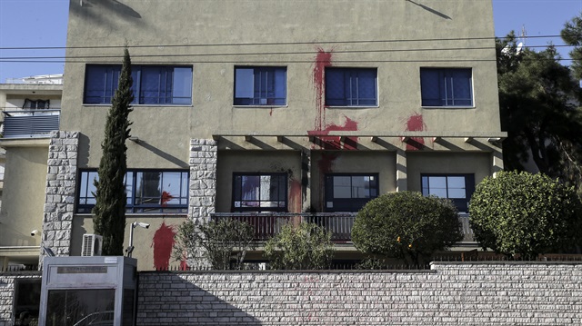 İsrail'in Atina Büyükelçiliğine boyalı saldırı