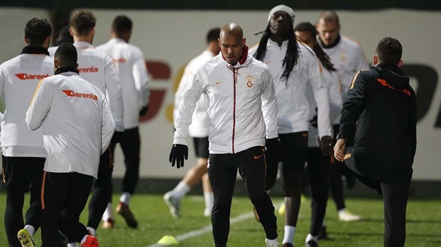 Galatasaray'ın Hollandalı futbolcusu De Jong'un ikinci yarıda kadroda forma şansı bulması bekleniyor.