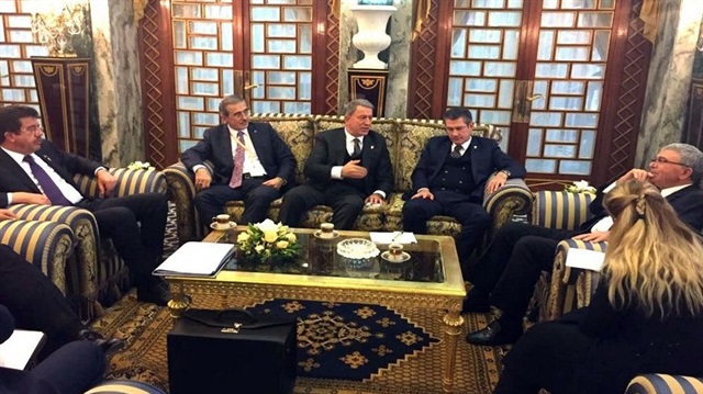 Akar-Zubeydi görüşmesinde  Milli Savunma Bakanı Canikli  ile Ekonomi Bakanı Zeybekci de bulundu.