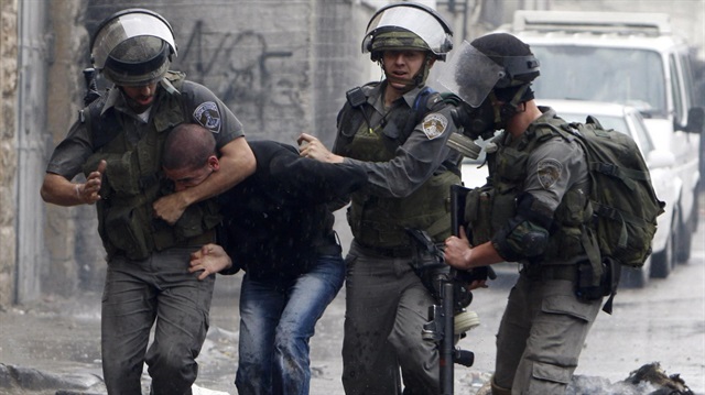 إسرائيل تعتقل 4 فلسطينيين في الضفة الغربية