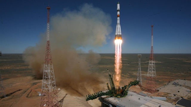 Kazakistan'daki Baikonur uzay üssünden fırlatılan bir roket. 