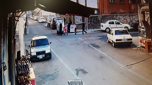 Suriyeli kadını yol ortasında taciz eden adam, güvenlik kameralarınca böyle görüntülenmişti