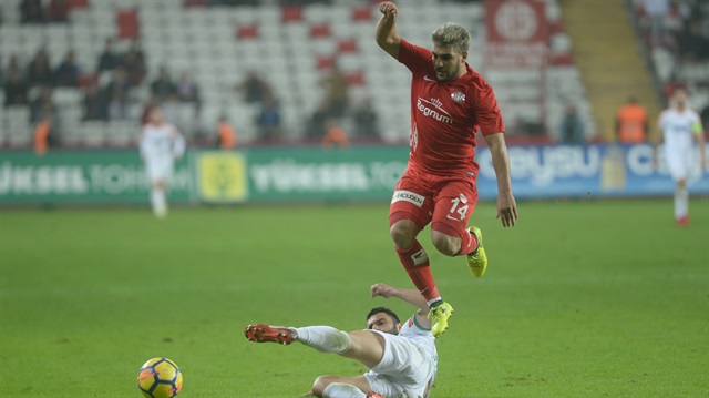 Antalyaspor'un Faslı futbolcusu El Kabir aldığı kilolarla eleştirilerin hedefinde.