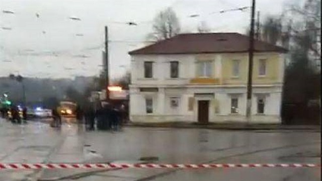 Ukrayna'da silahlı saldırganın 11 kişiyi rehin aldığı postane