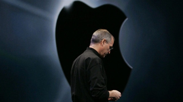 Apple'ın kurucusu olan Steve Jobs, 56 yaşında hayatını kaybetti. 