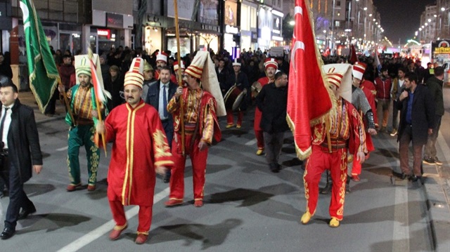 Anadolu Gençlik Derneği, 1387’nci yıl dönümü dolayısıyla yürüyüş düzenlendi.