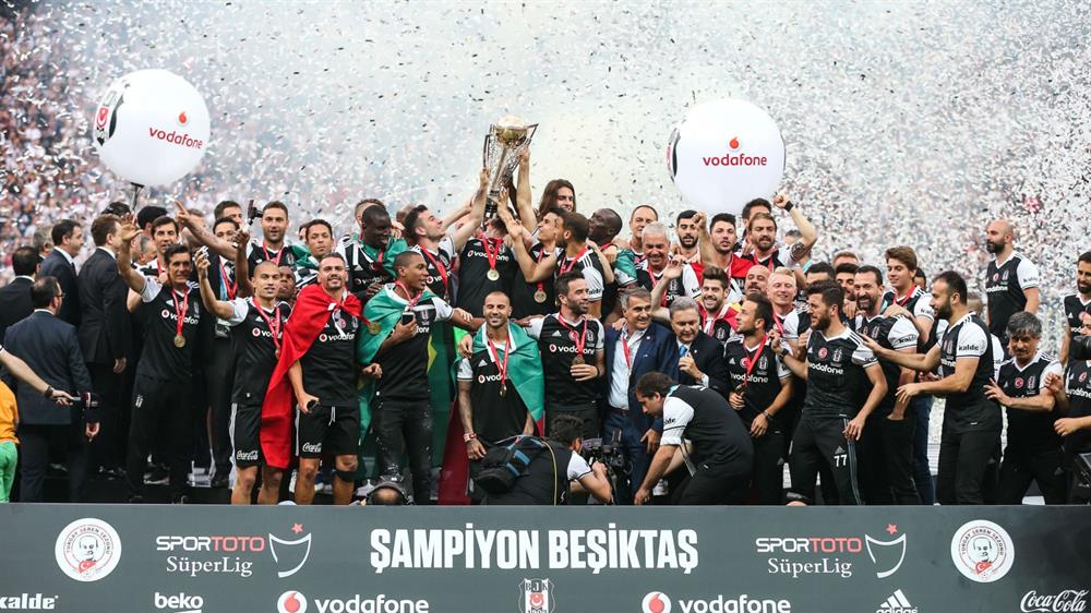 Beşiktaş 15. şampiyonluğunu kutladı.