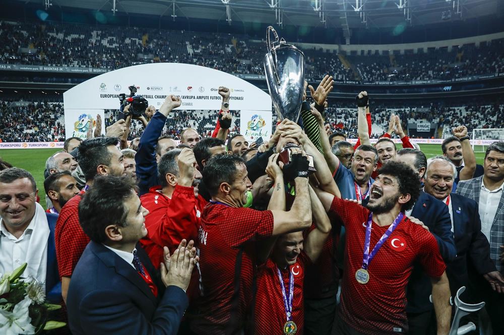 Ampute Milli Takımı final maçını Vodafone Park'ta oynadı.