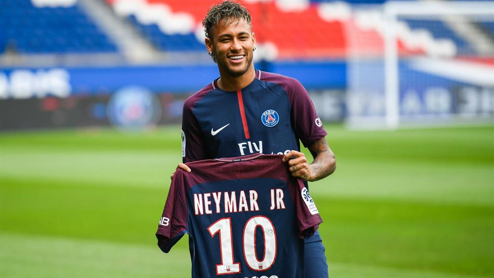 Neymar futbol tarihinin en pahalı transferi olarak tarihe geçti.
