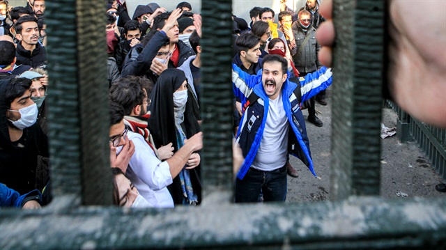 İran'da protestolar 6'ncı gününde devam ediyor.