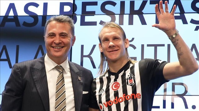 Besiktas' new transfer Domagoj Vida (R) and Chairman of Besiktas Fikret Orman (L) attend a signing ceremony at Vodafone Park in Istanbul, Turkey