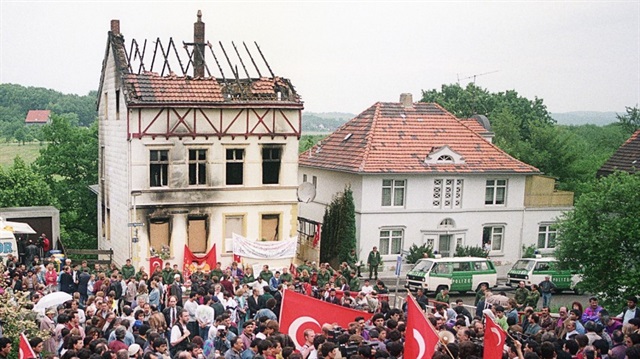 Nazilerin, 5 Türk vatandaşı yakarak öldürdüğü Solingen Katliamı'nın 25. yıl dönümü