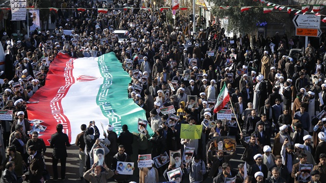 İran'da rejim karşıtı gösterilere karşın hükümet yanlıları da sokağa çıkmıştı. 