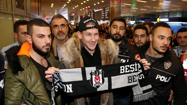الكرواتي "فيدا" يصل إسطنبول تمهيدًا لانضمامه إلى "بشيكطاش" التركي