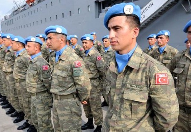 Lübnan'a barışı desteklemek için giden askerler.