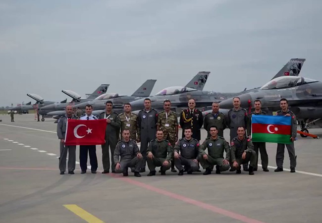 Azerbaycan ile ortak tatbikattan bir görüntü.