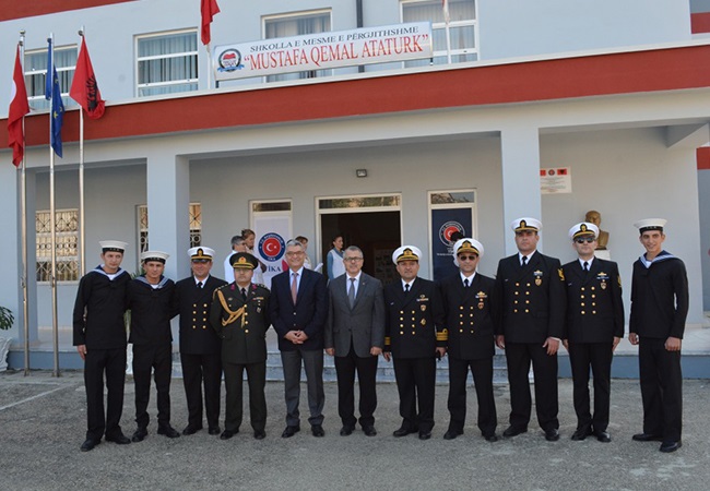 Adriyatik Denizi kıyısındaki Paşalimanı Deniz Üssünde görev yapan Türk askerleri.