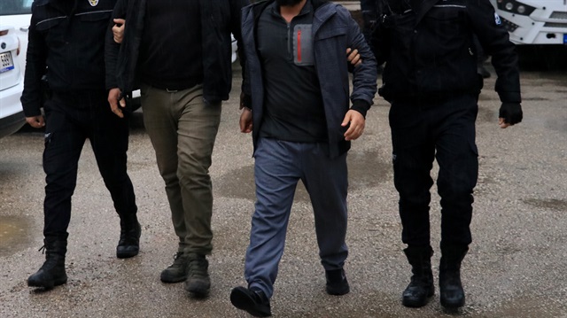 Adana'da DEAŞ terör örgütüne yönelik düzenlenen operasyonda gözaltına alınan 14 kişiden 2'si tutuklandı.