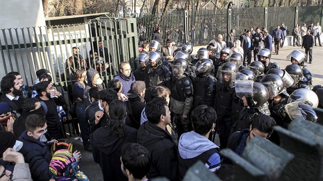 ​بعد أسبوع على الاحتجاجات الإيرانية.. الحرس الثوري ينتشر ويتوعد