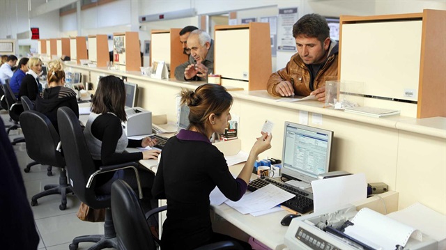 Birçok kurumda müdür, şube müdürü unvanlı kadrolarda görev yapanlar haklarında geçerli olan ek gösterge rakamlarının düşük olmasından ve hiyerarşiye uygun olmamasından yakınıyor.