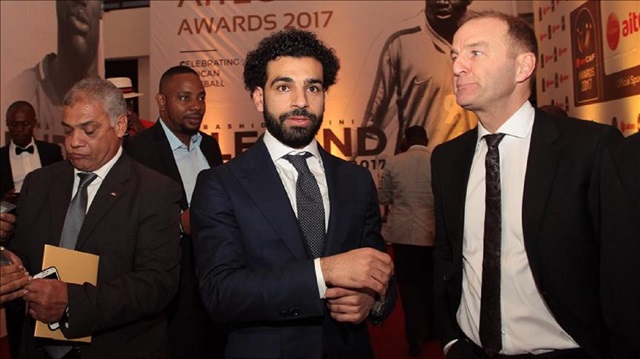 Mohamed Salah (C) of Liverpool poses for a photo as he attends the 2017 CAF Awards ceremony at Accra International Conference Centre in Accra, Ghana 