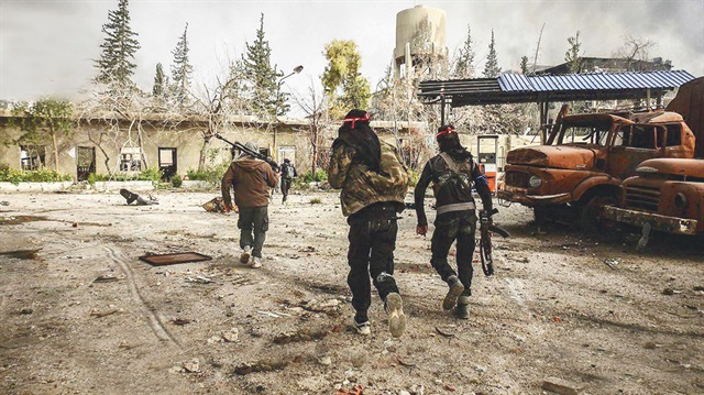 Suriye muhaliflerinin en büyük gruplarından Ahrar'uş Şam, Baas rejimi ile destekçilerine karşı pek çok cephede mücadele verdi.