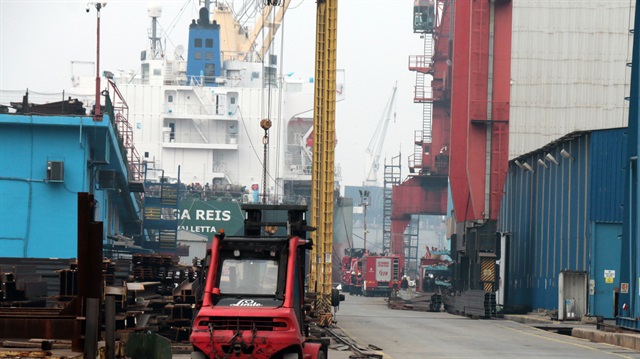 Tuzla'daki yangın itfaiye ekiplerince kısa sürede söndürüldü.