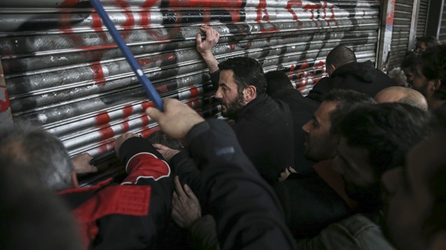 Yunanistan'da göstericiler Çalışma Bakanlığını işgal etti