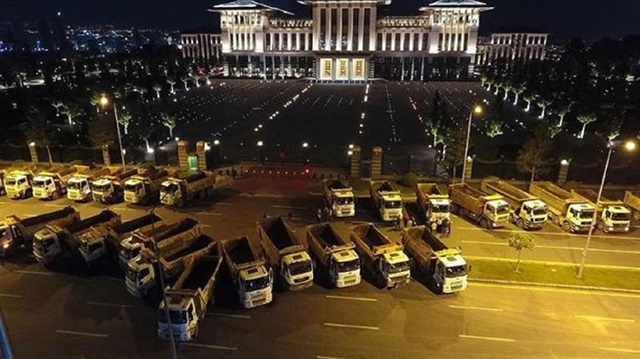 15 Temmuz'da kamyonlar tankları durdurmak için büyük bir görev üstlenmişti.