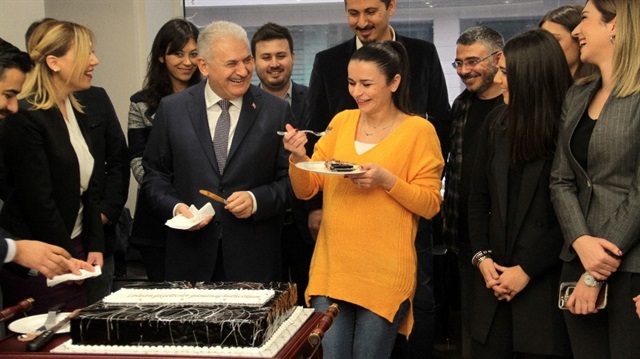 Başbakan Yıldırım, 10 Ocak Çalışan Gazeteciler Günü dolayısıyla Çankaya Köşkünde Başbakanlık muhabirlerini tebrik etti. 