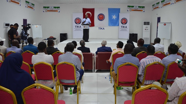 وكالة "تيكا" التركية تقدم أجهزة ومعدات إلى أكاديمية العلوم الصومالية