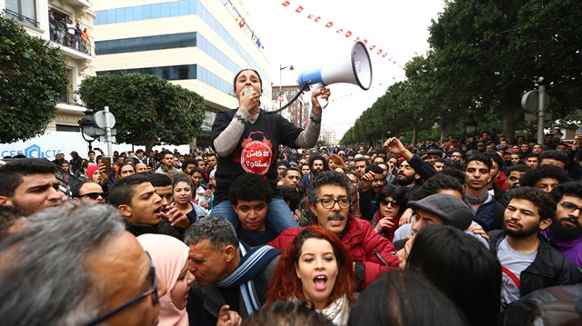 المئات يحتجون بتونس ضد غلاء الأسعار