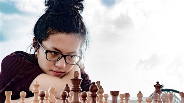 "أستاذ كبير وبطلة عالم" تعرّف على لاعبة الشطرنج الصينية العالمية​