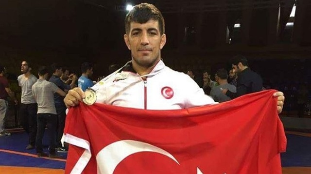 Milli güreşçi Seyfullah Karadeniz, Avrupa şampiyonu olmuştu.