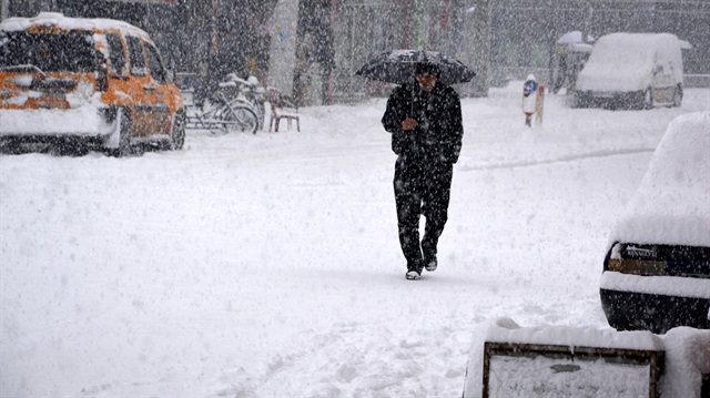 Meteoroloji uzmanı Prof. Dr. Orhan Şen'den İstanbul'a karın ne zaman yağacağını açıkladı. 