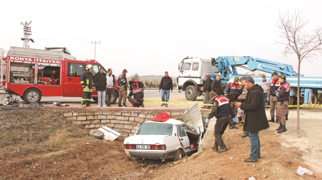 Kaza yerine akın eden Özdemir ailesinin yakınları, sinir krizi geçirdi.
