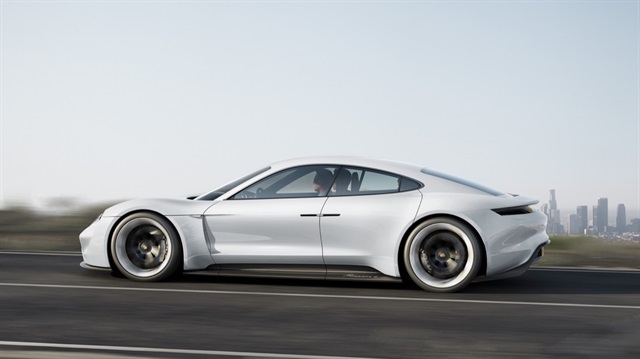 Porsche, elektrikli süper otomobiller için platform geliştiriyor
