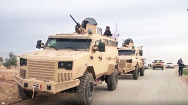 Muhalifler, İdlib'deki intikalleri mayına dayanıklı zırhlı araçlarla gerçekleştiriyor. 