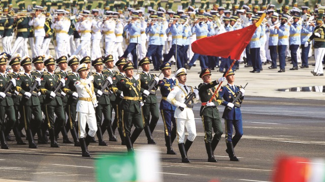 Çin ordusu geçen yıl ilk kez Pakistan Milli Günü’ne katılım gösterdi. İki ülke arasındaki ilişkilerin son yıllarda gelişmesi dikkatleri çekiyor.