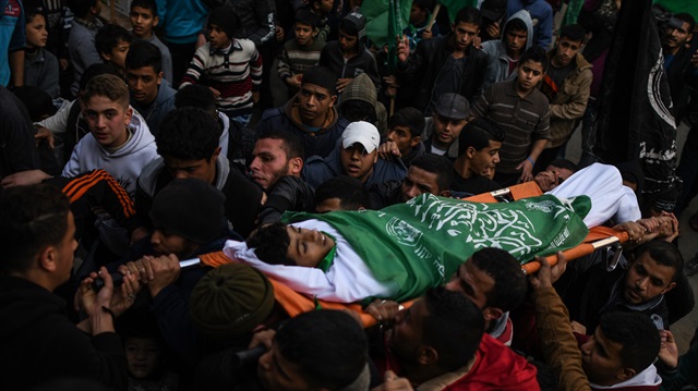 تشييع جثمان فلسطيني استشهد برصاص الجيش الإسرائيلي على حدود غزة