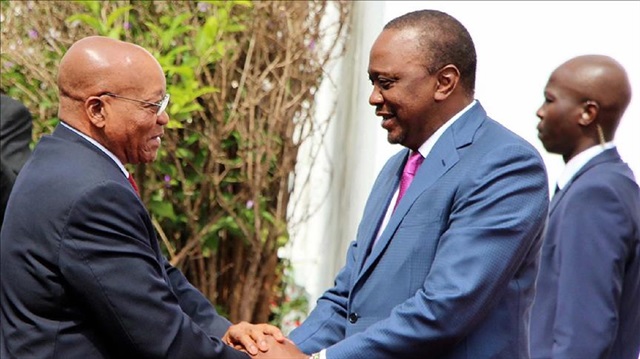 South African President Jacob Zuma (L) Kenyan President Uhuru Kenyatta (R)