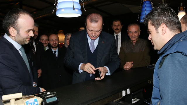 Cumhurbaşkanı Recep Tayyip Erdoğan, Etiler'de bir çorbacıya uğradı.​