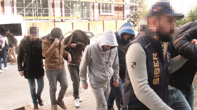  İstanbul Şişli’de bulunan bir AVM’de toplanan çetenin 14 üyesi, düzenlenen operasyonla gözaltına alındı.