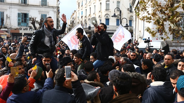 Tunus'ta hayat pahalılığı protesto ediliyor.