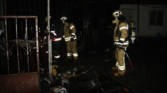 İstanbul'da kağıt toplayıcılarının kaldığı konteynerde çıkan yangında 3 işçi öldü.