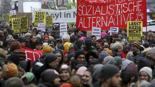 Avusturya'da toplanan yaklaşık 60 bin kişi hükümetin İslamofobik politikalarını protesto etti.