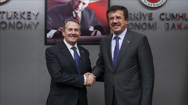 Turkish Economy Minister Nihat Zeybekci (R) and U.K.’s Secretary of State for International Trade Liam Fox (L)